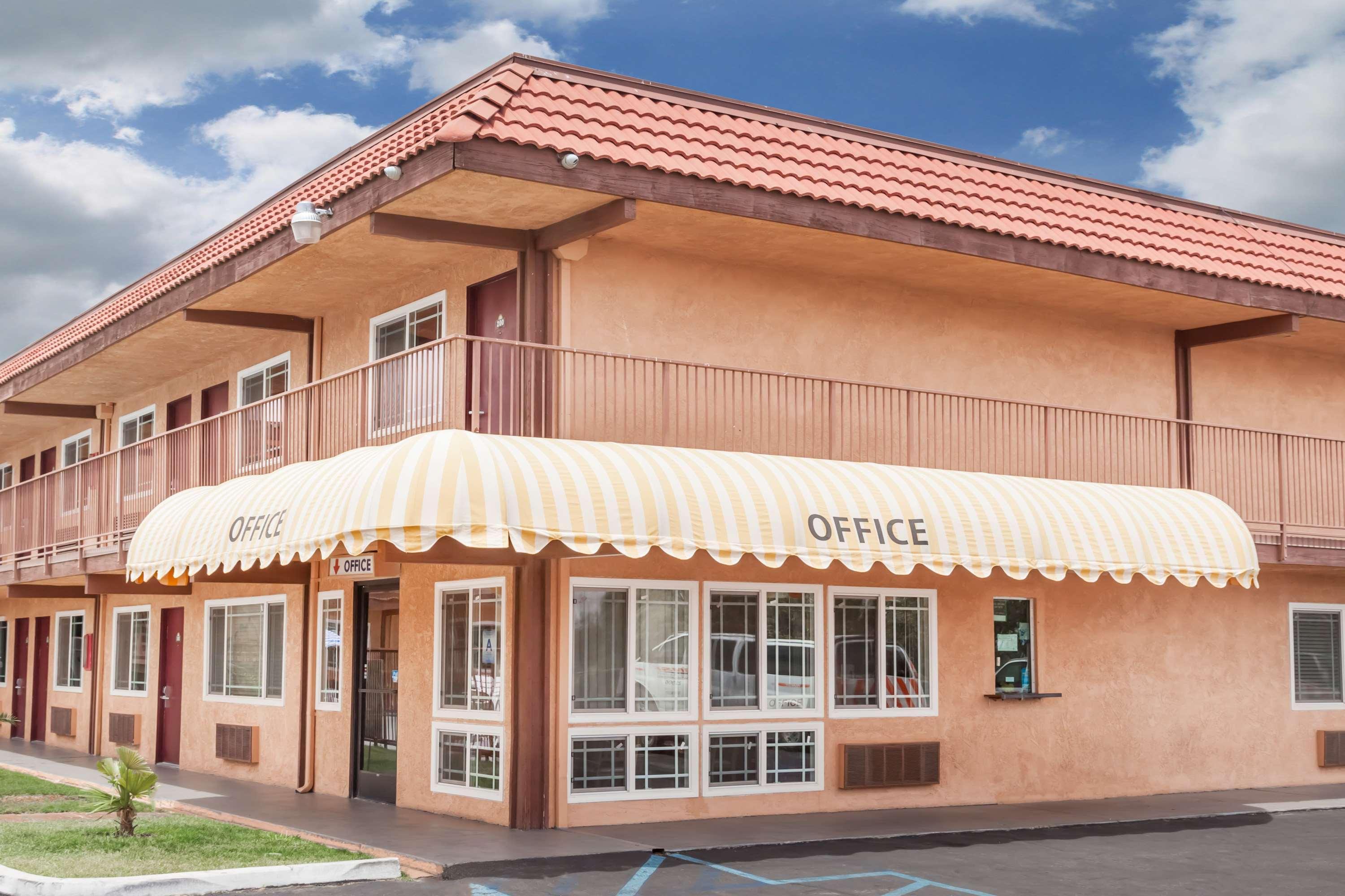 Days Inn By Wyndham Barstow Exterior photo